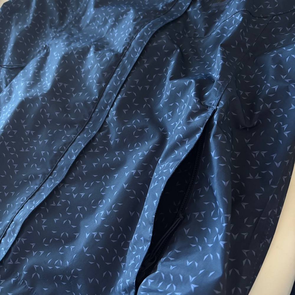 Rain Jacket, Size M - Picture 4 of 15